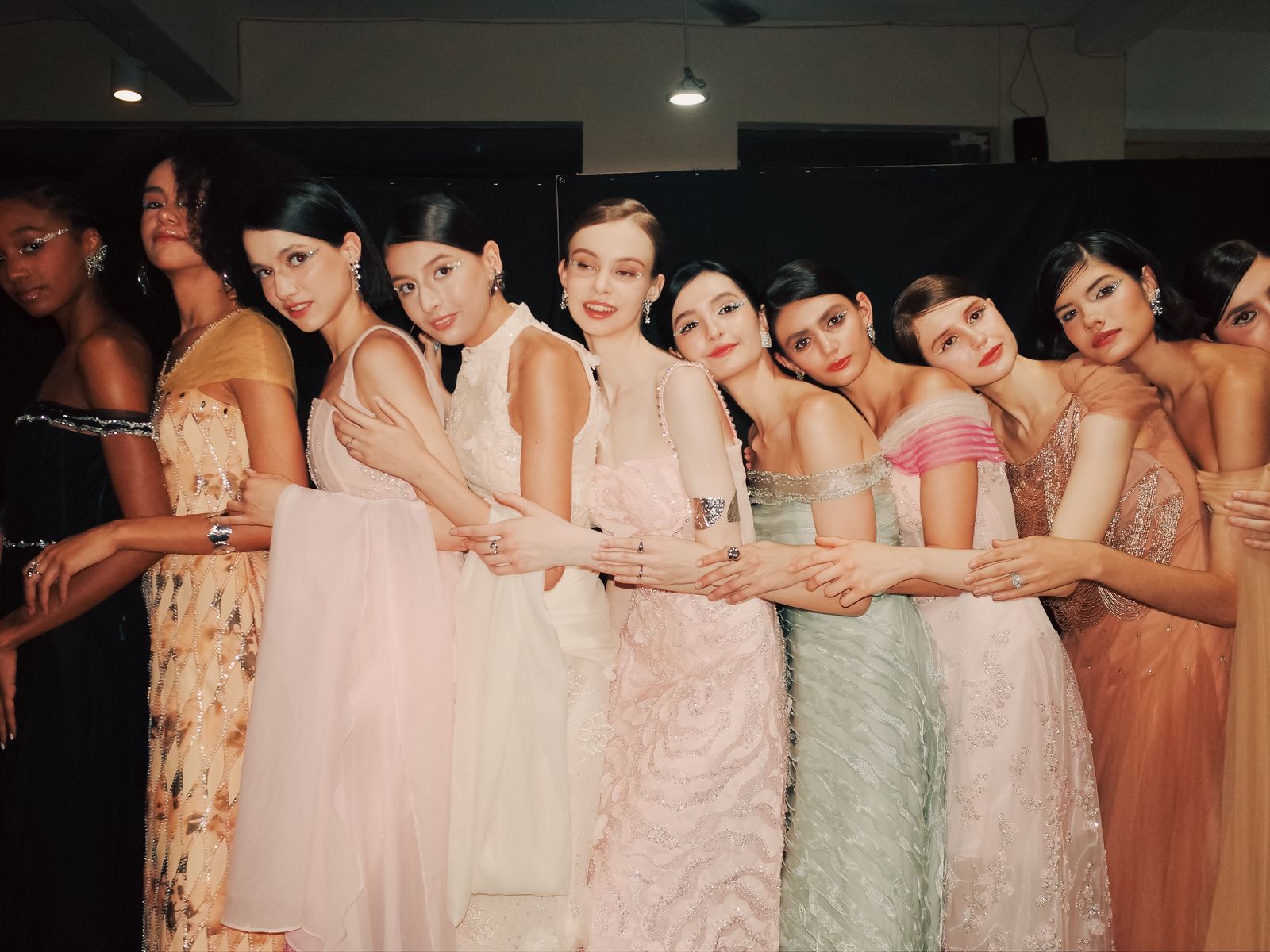 AVIFW Saigon - Backstage, frame 9